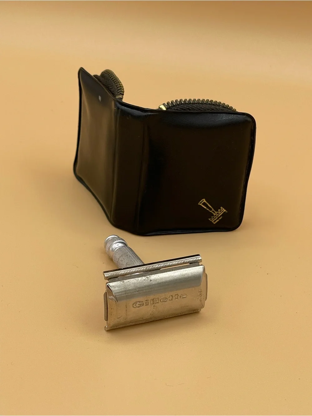 Gillette Men’s Double Edge Safety Razor Kit - Silver with Black Case